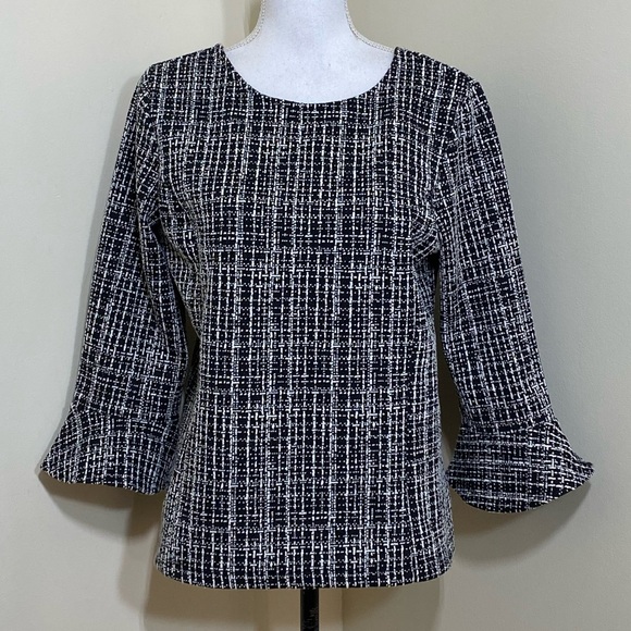 Talbots Women Black and white Textured 3/4 Flutter Sleeve Top size Medium - Picture 1 of 6